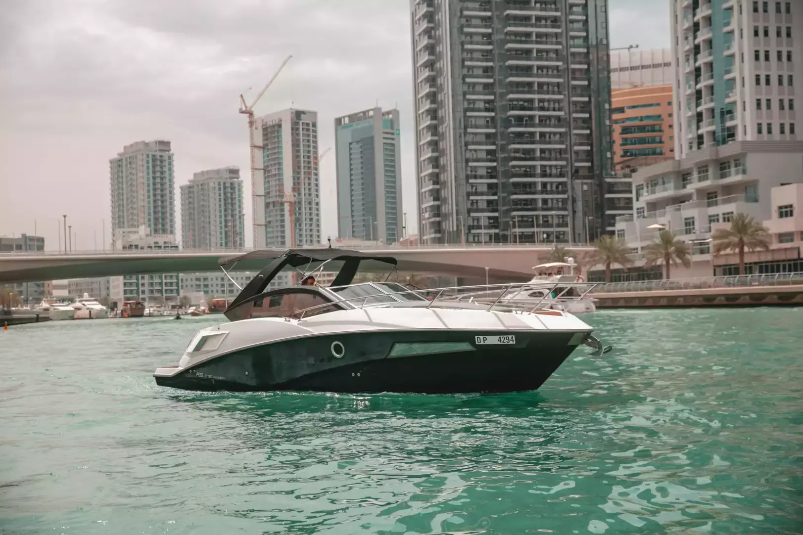 cabin-cruiser-the-captains-club