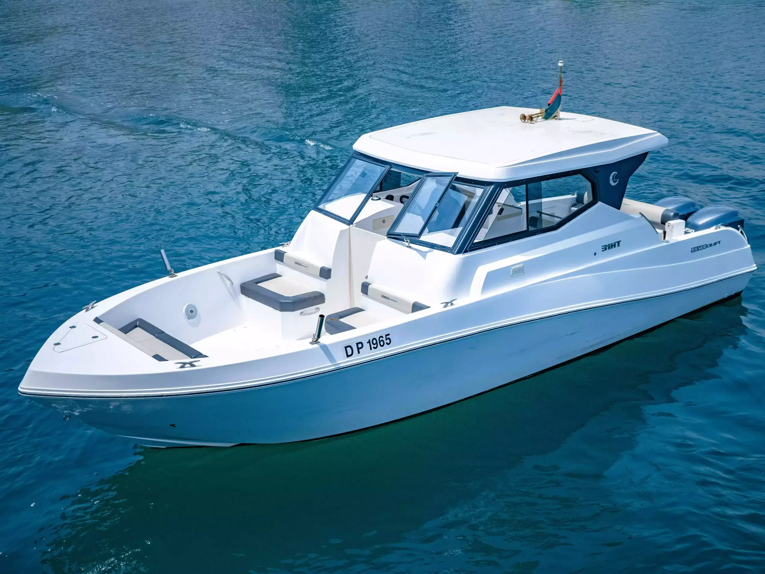 cruising-boat-the-captains-club